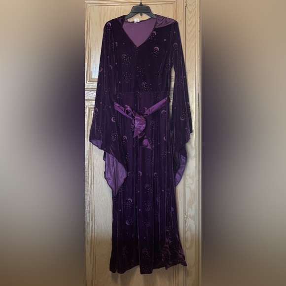Halloween Purple Hooded Robe Velvet Moon & Stars L/XL 12-16 NEW - Picture 7 of 12